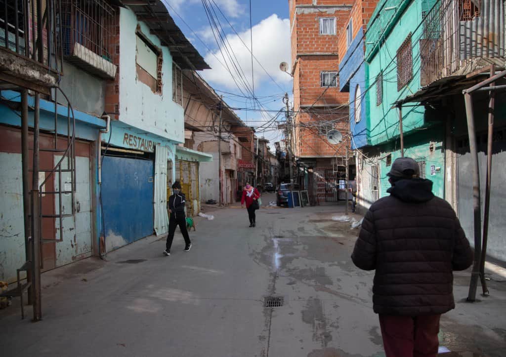 Siete de cada diez familias de barrios vulnerables de la Ciudad se endeudaron para pagar gastos básicos