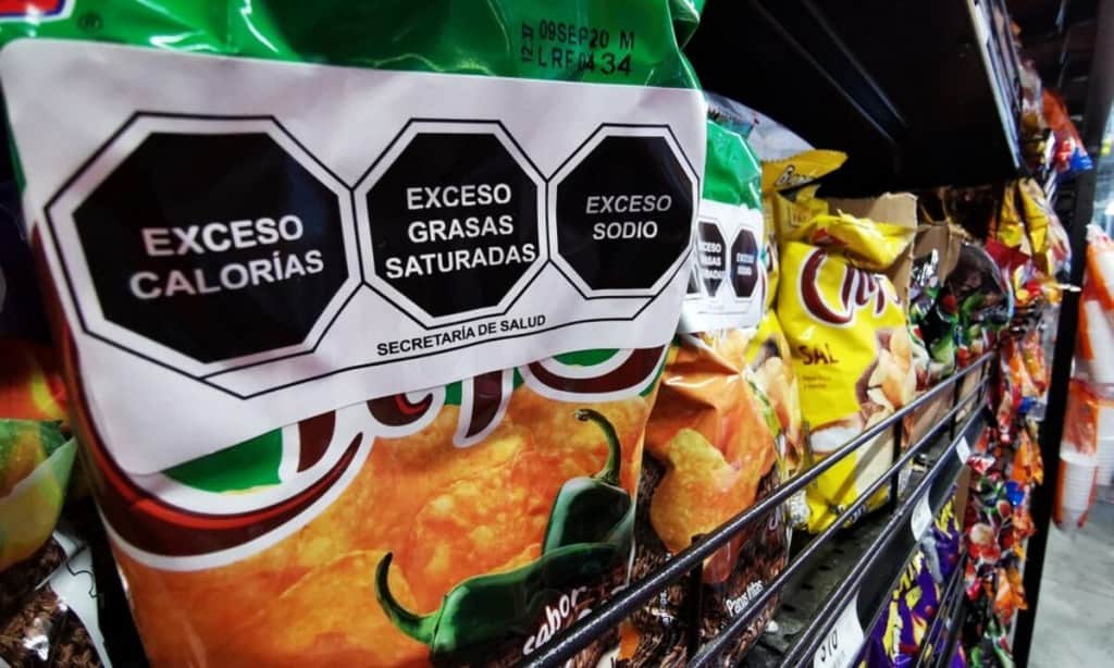 Especialistas piden revisar el etiquetado frontal en alimentos
