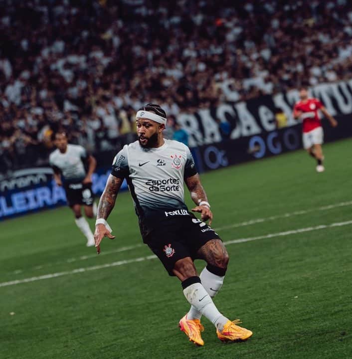Estudiantes denunció a Memphis Depay ante la Conmebol y pide que se pierda la revancha