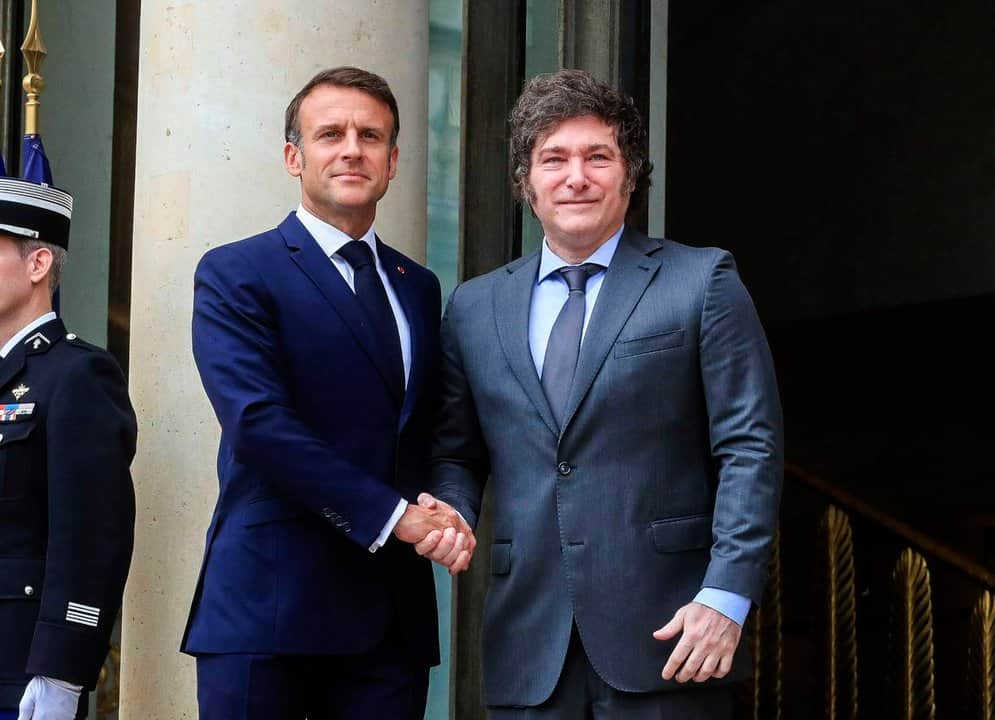Javier Milei, entre Buenos Aires y París