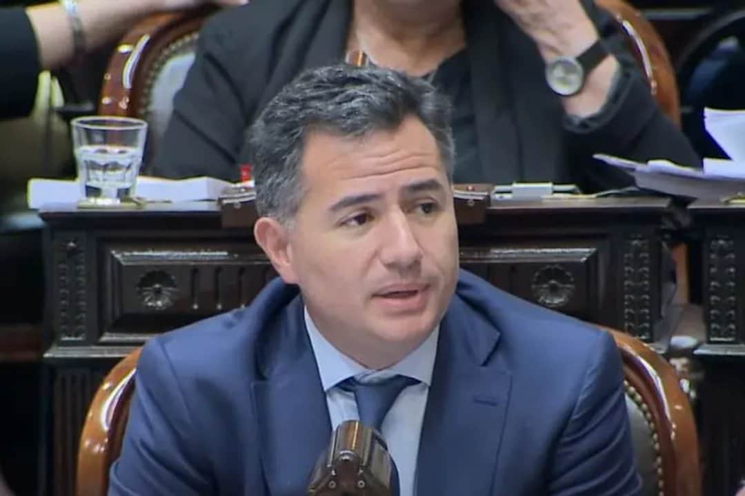 El oficialismo convocó una mega sesión para el 21 de octubre y bloquea el avance opositor contra el DNU 70