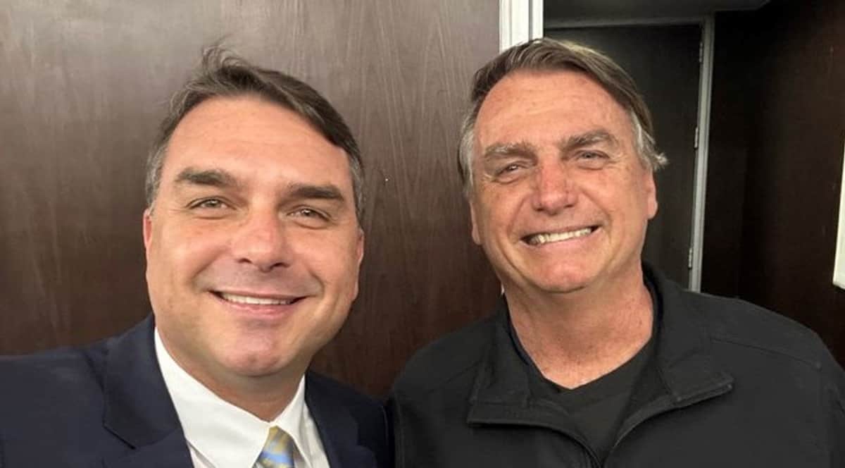 Jair Bolsonaro solicita permiso para recibir visitas de Flávio mientras se encuentra bajo arresto domiciliario