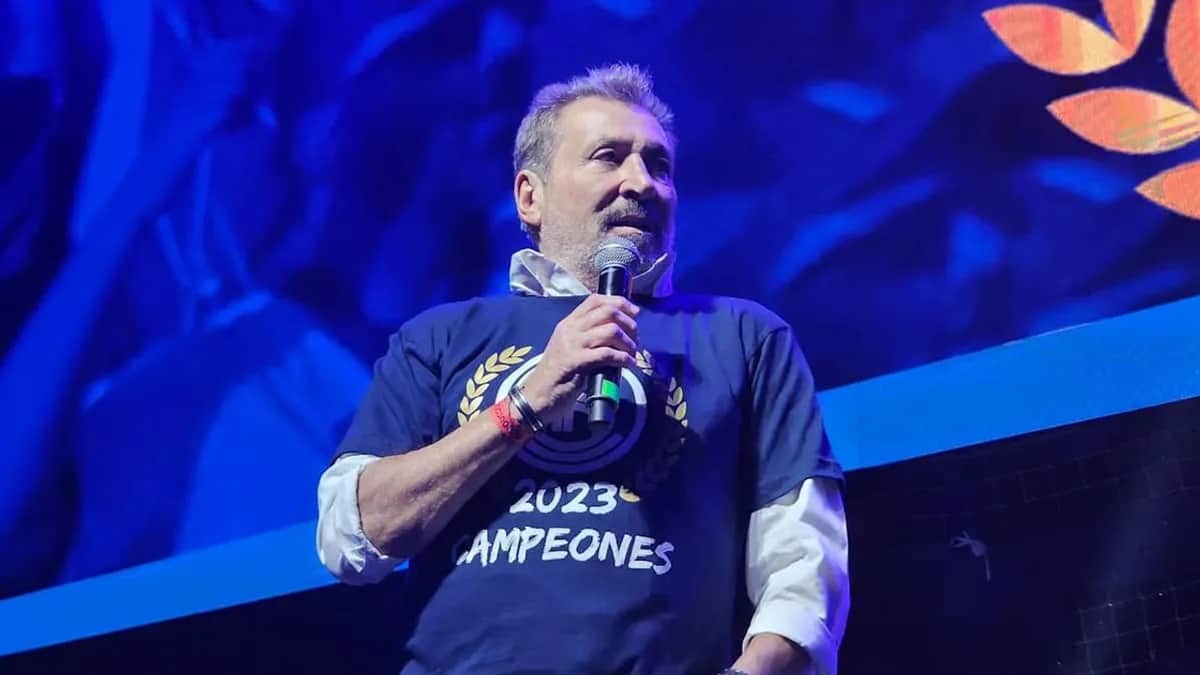 Un nuevo presidente del fútbol argentino se quejó de los arbitrajes: “Jugamos contra 12”