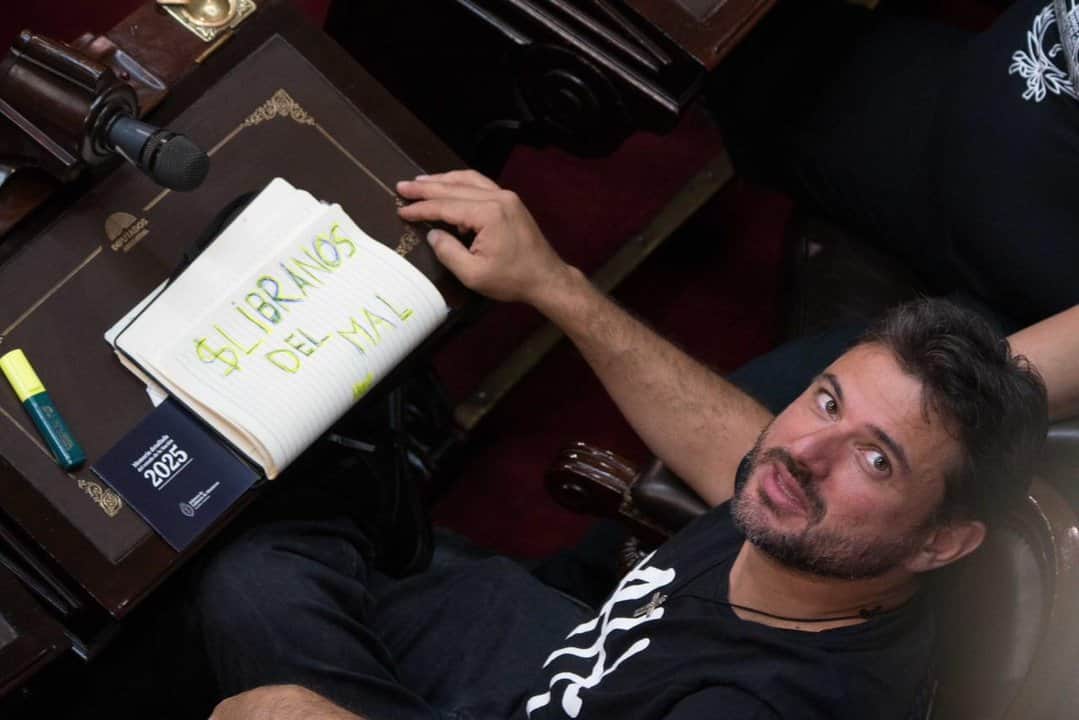 El exabrupto de Grabois en la sesión: “Milei dice que salió el sol mientras llueven soretes”