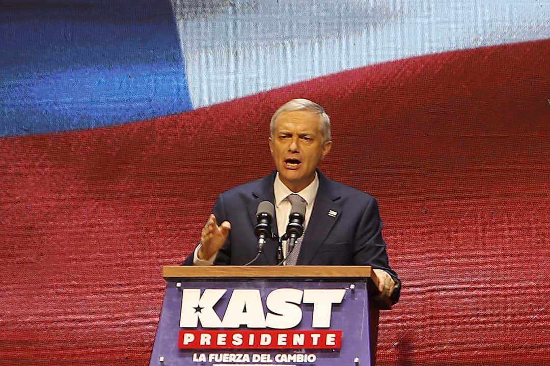 Kast dice que "Chile está de vuelta" y sostiene que su plan migratorio al estilo Trump está funcionando