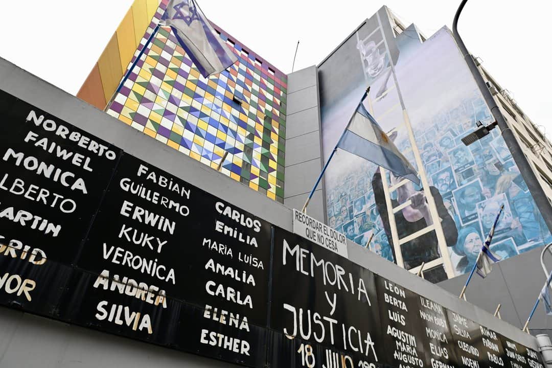 Causa AMIA: la Justicia sumó un nuevo acusado para que sea juzgado en ausencia por el atentado