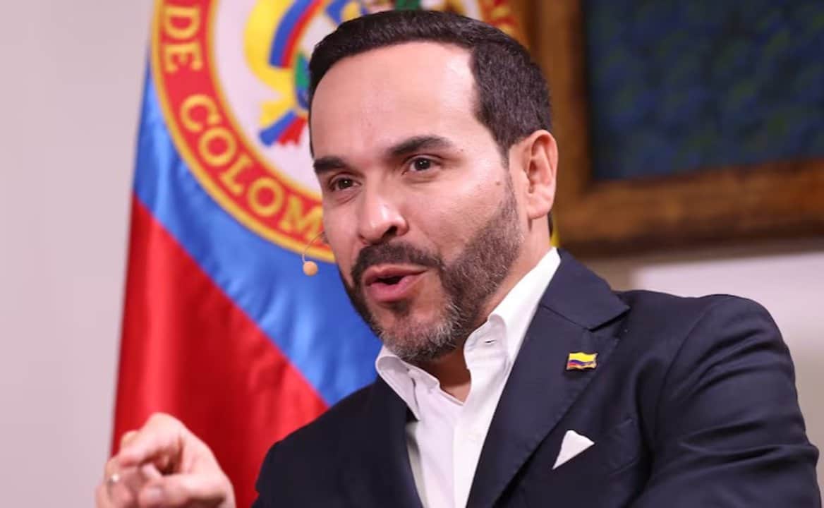 Colombia: ordenan a De la Espriella retirar imágenes de redes en las que aparece junto a cadáveres de integrantes de grupos armados