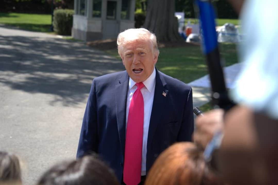 El paso de Trump por Irlanda repercutió en Londres por sus declaraciones