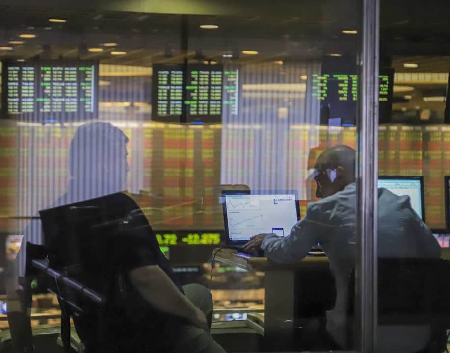 Los bonos cayeron y el riesgo país interrumpió su descenso