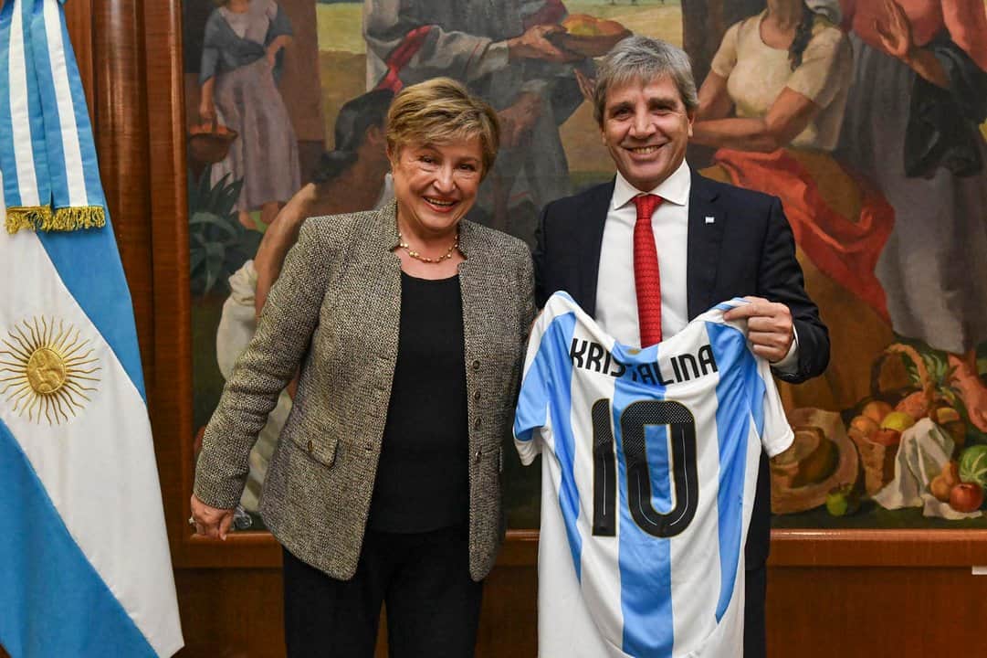 El FMI inicia la tercera revisión del programa con Argentina que podría destrabar US$900 millones
