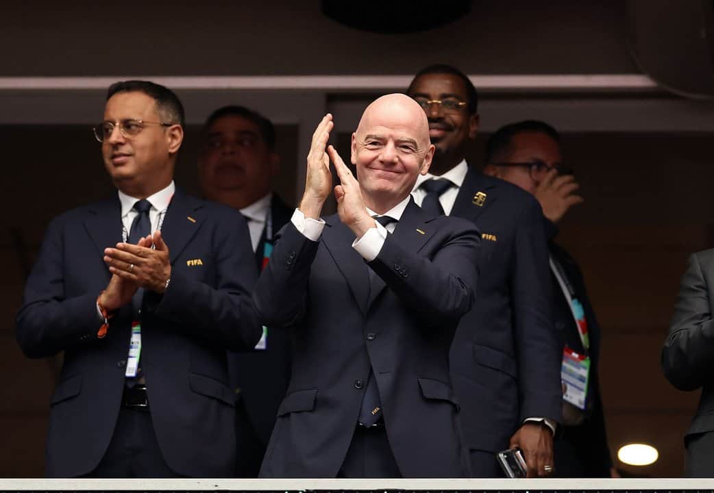 UEFA prepara una denuncia penal contra Infantino y le declara una “guerra electoral”
