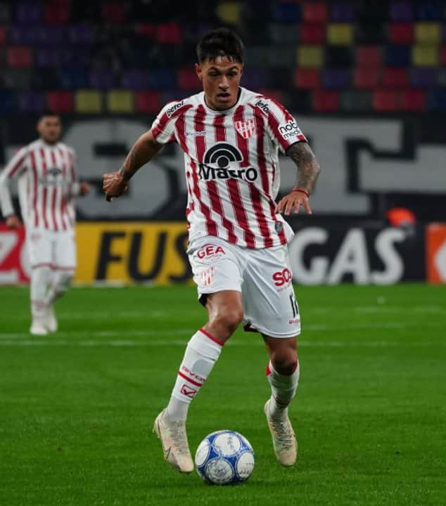 Con un gol insólito, Instituto venció a Estudiantes (RC) y es líder de la Zona A del Torneo Clausura