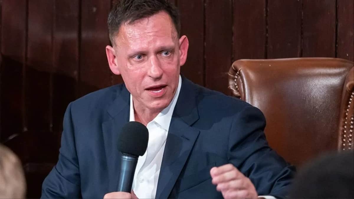 Protesta en Barrio Parque contra Peter Thiel y el proyecto del Súper RIGI