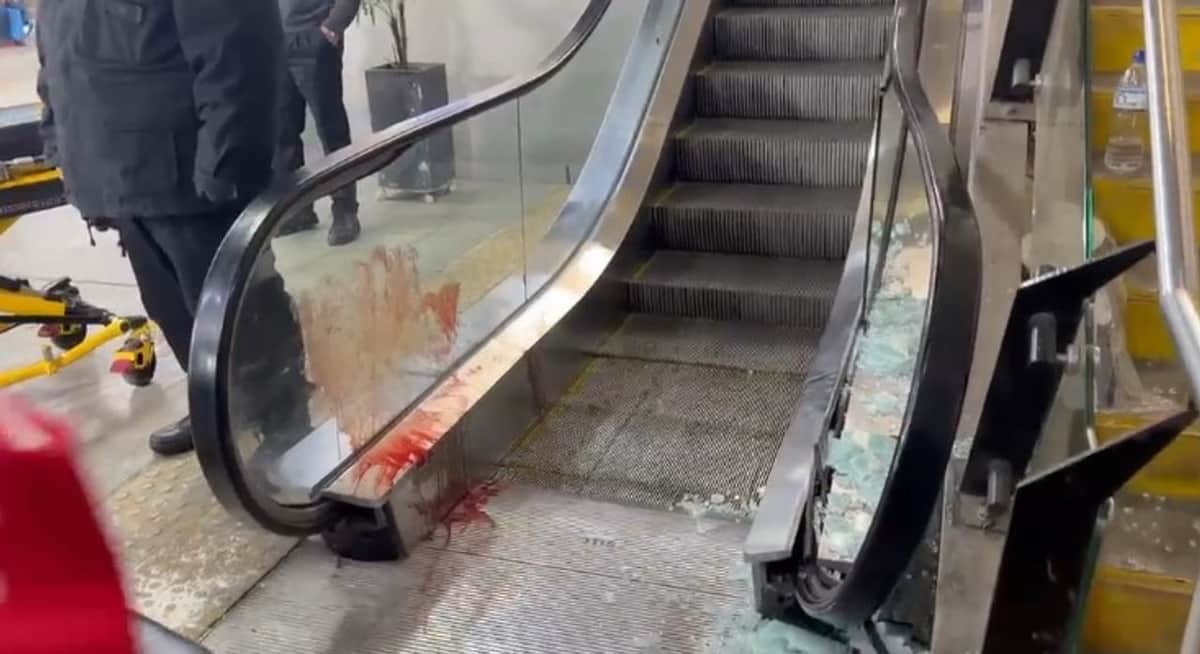 Colapsó una escalera mecánica en la estación Sáenz del tren Belgrano Sur: 11 heridos