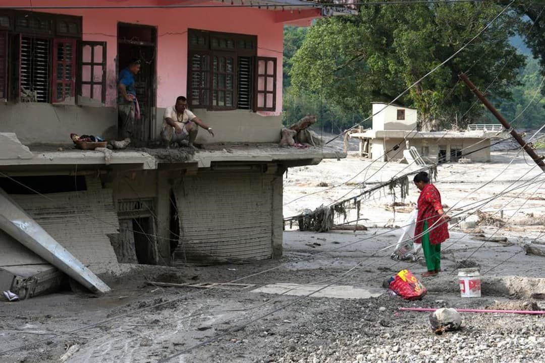 Nepal: la cifra de muertos sube a 1.010 y hay 4.599 personas desaparecidas tras la catástrofe