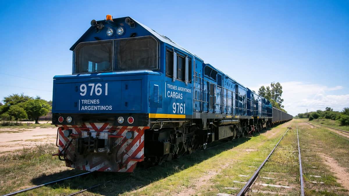 Vaca Muerta rescata un tren olvidado a la Costa Atlántica: lleva dos décadas parado y ahora quieren reactivarlo
