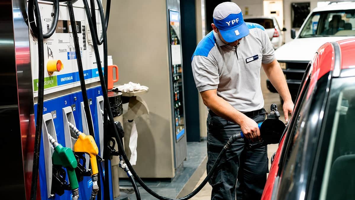 Promociones para cargar nafta: qué bancos y billeteras ofrecen descuentos de hasta el 30% y cómo obtenerlos