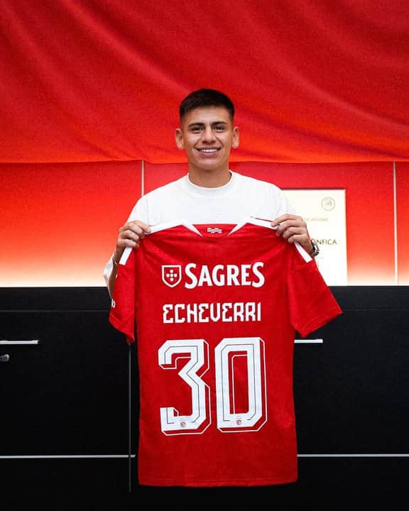 El Benfica oficializó a Claudio “Diablito” Echeverri como nuevo jugador