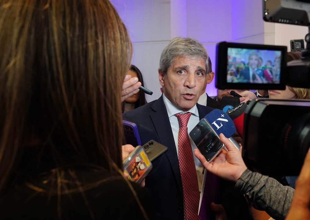 Luis Caputo afirmó que en dos años aún habrá gente que no llegue a fin de mes: “No puedo hacer magia”