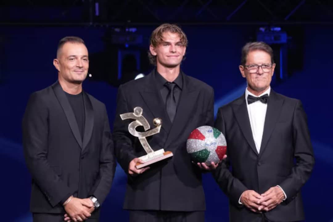 Nico Paz fue elegido como el mejor jugador joven de la temporada en la Serie A de Italia