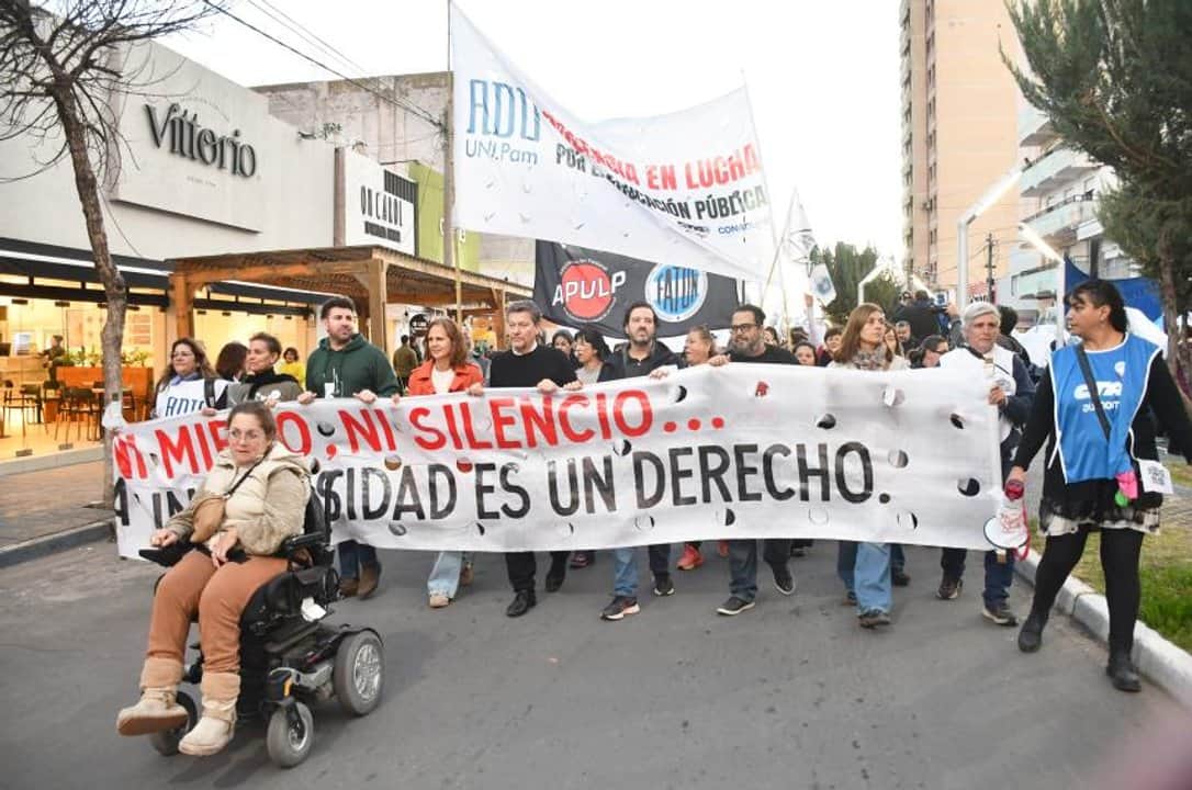 Ziliotto acumula 2.500 familias en espera y la protesta llegó al IPAV