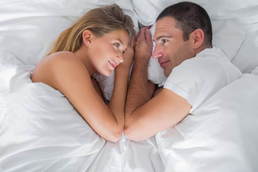 Día Mundial del Sexo: ¿con quién se animan los argentinos a cumplir sus fantasías, sus amantes o sus parejas?