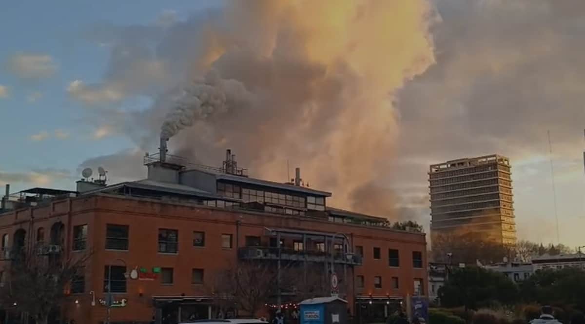 Incendio en un restaurante de Puerto Madero: evacuaron el lugar y dos personas fueron asistidas
