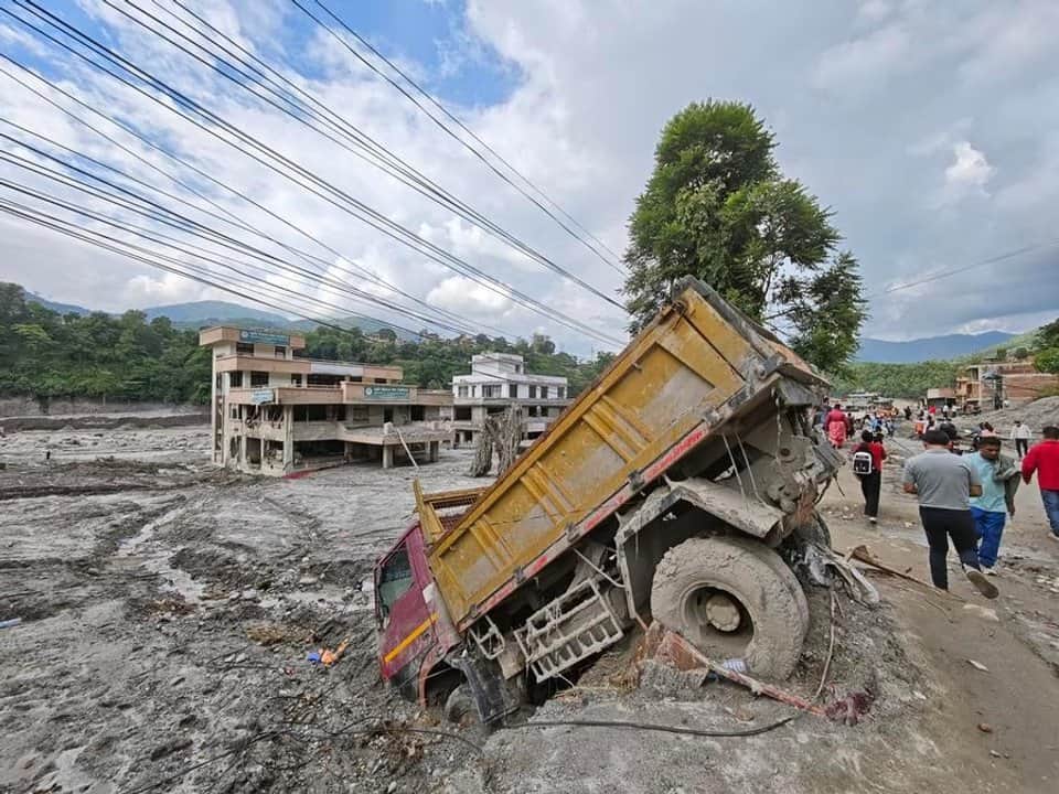 Nepal: más de 1.350 muertos y más de 5.300 desaparecidos tras la avalancha de lodo