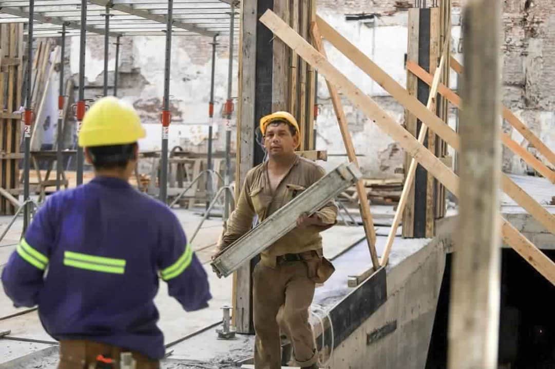 La construcción no remonta: cayó 4,5% en julio, según el INDEC