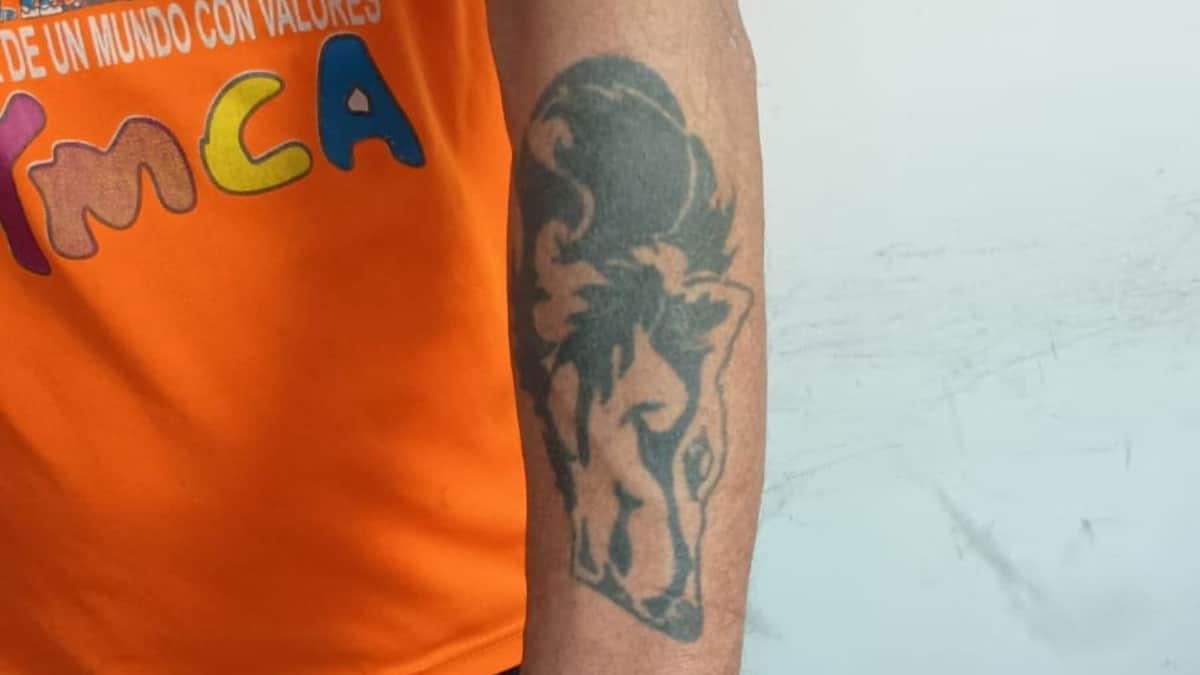 Estaba prófugo desde 2025 por una tentativa de homicidio y lo detuvieron al reconocerlo por un tatuaje