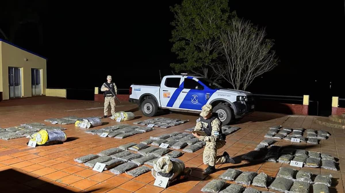 Hallaron más de 400 kilos de marihuana abandonados en dos operativos en Misiones