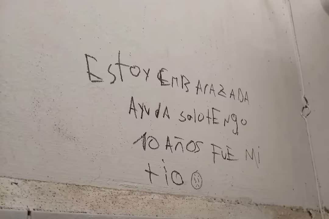 Pintada en escuela de Rawson alertó a la Justicia: hallaron mensaje que denuncia embarazo de una niña de 10 años