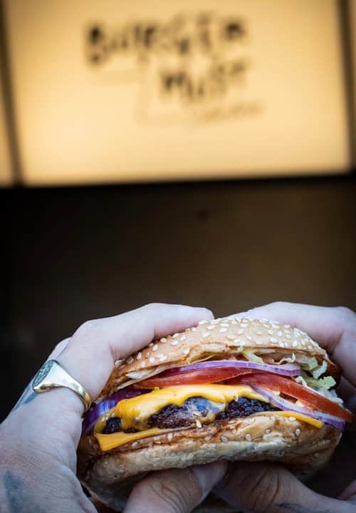 En Bella Vista hamburguesas estilo Wagyu, un blend de Burgermust Selection