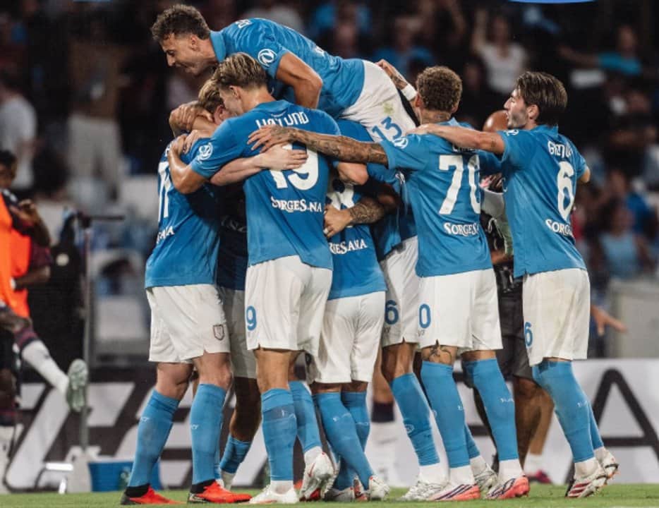 El Napoli le ganó al Bologna y se acerca a la zona de copas en la Serie A