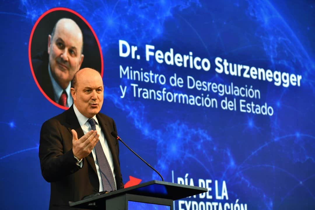Sturzenegger cuestionó a la Cámara de la Construcción y la acusó de “regalar la plata” a la UOCRA