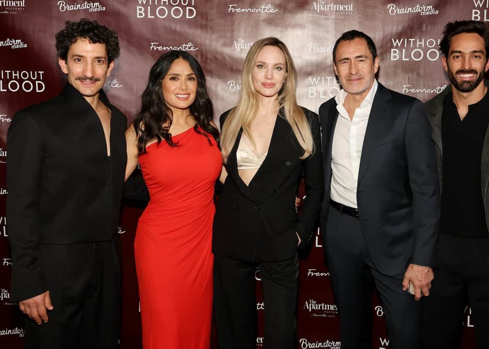 Juan Minujín brilla junto a Salma Hayek en la premiere de la película dirigida por Angelina Jolie