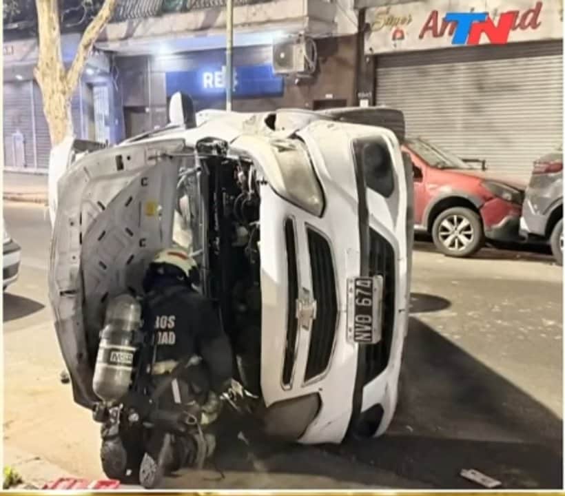 Choque y vuelco en Liniers