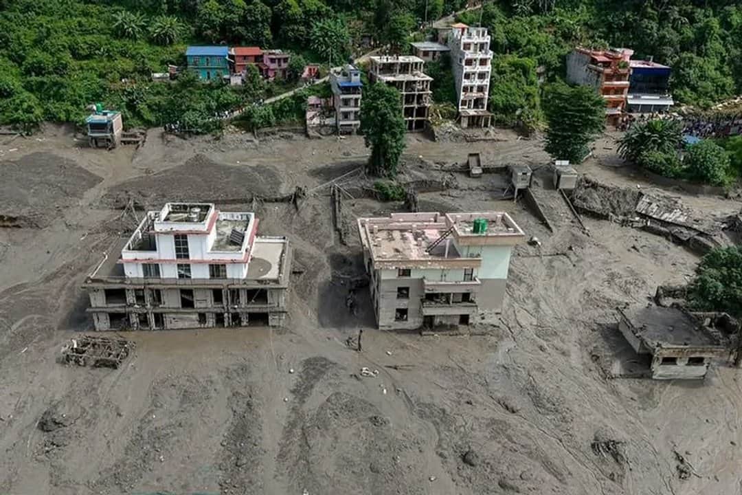 Ya ascienden a más de 1.450 los muertos y casi 5.800 los desaparecidos por la catástrofe de Nepal