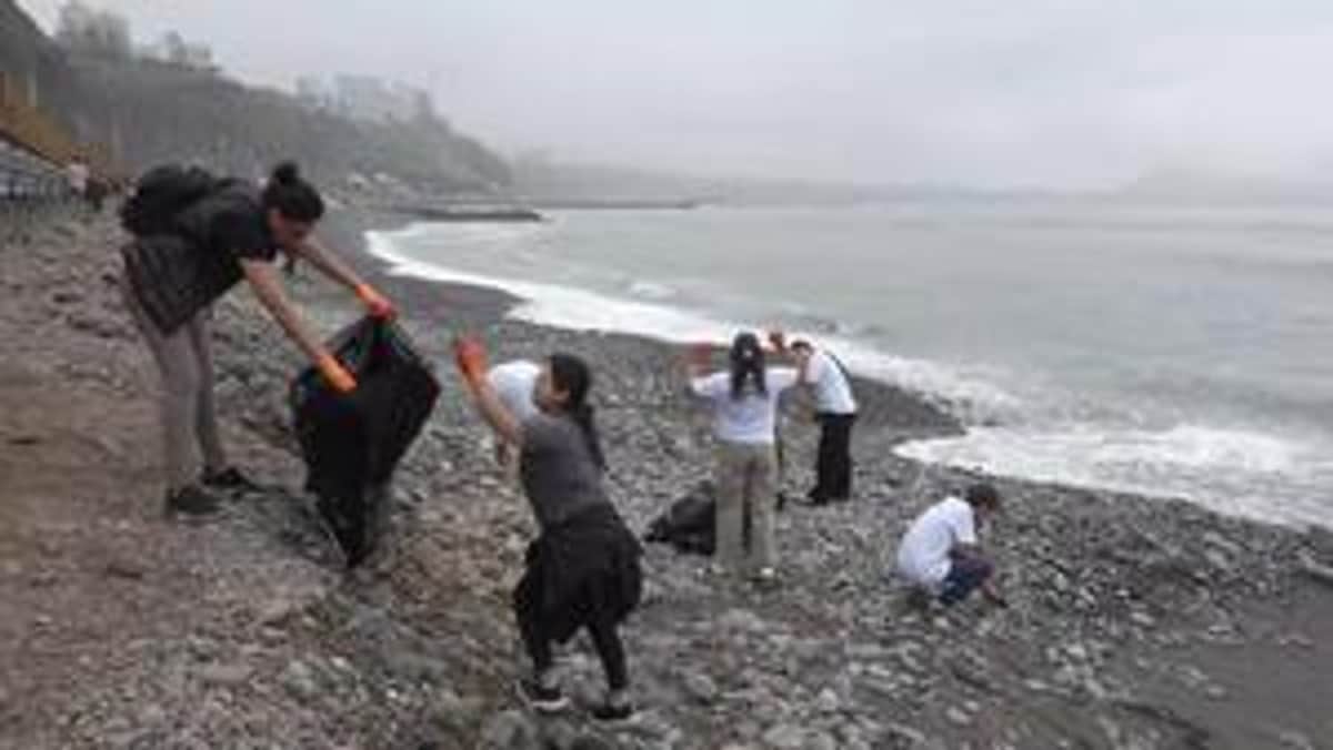Perú: voluntarios y autoridades limpiaron playas de Lima