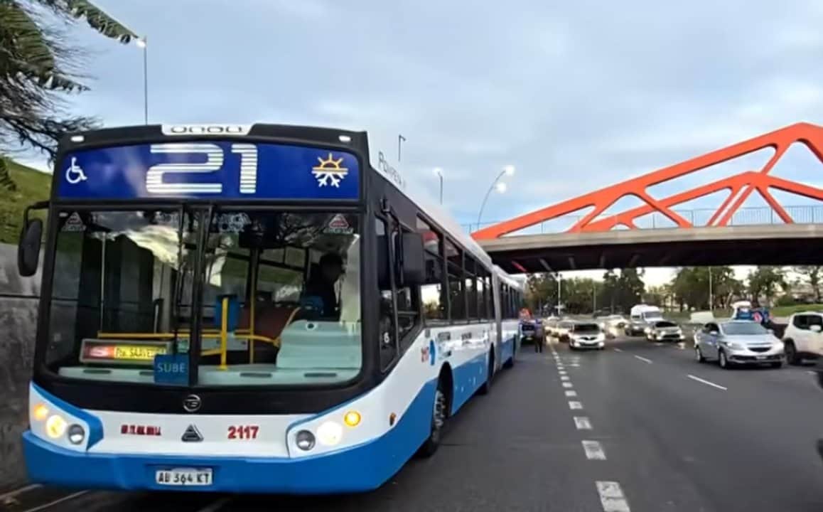 Demoras en avenida General Paz: un colectivo detenido por desperfectos