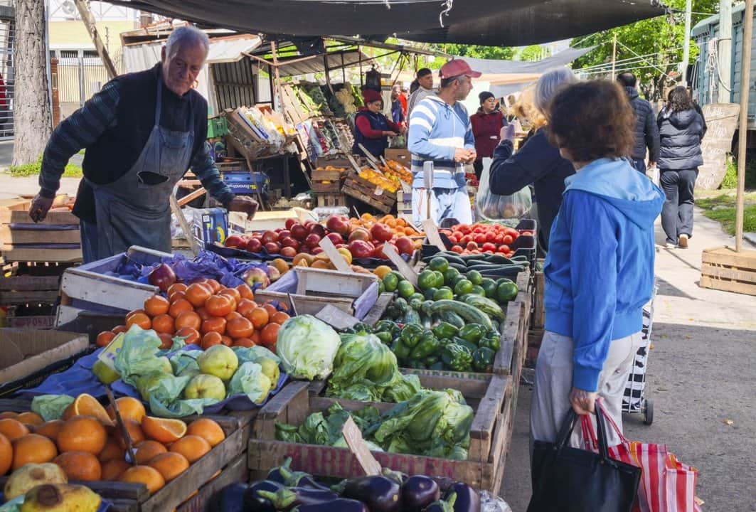 El 76% de los endeudados en Argentina recurre al crédito para pagar alimentos, salud y servicios