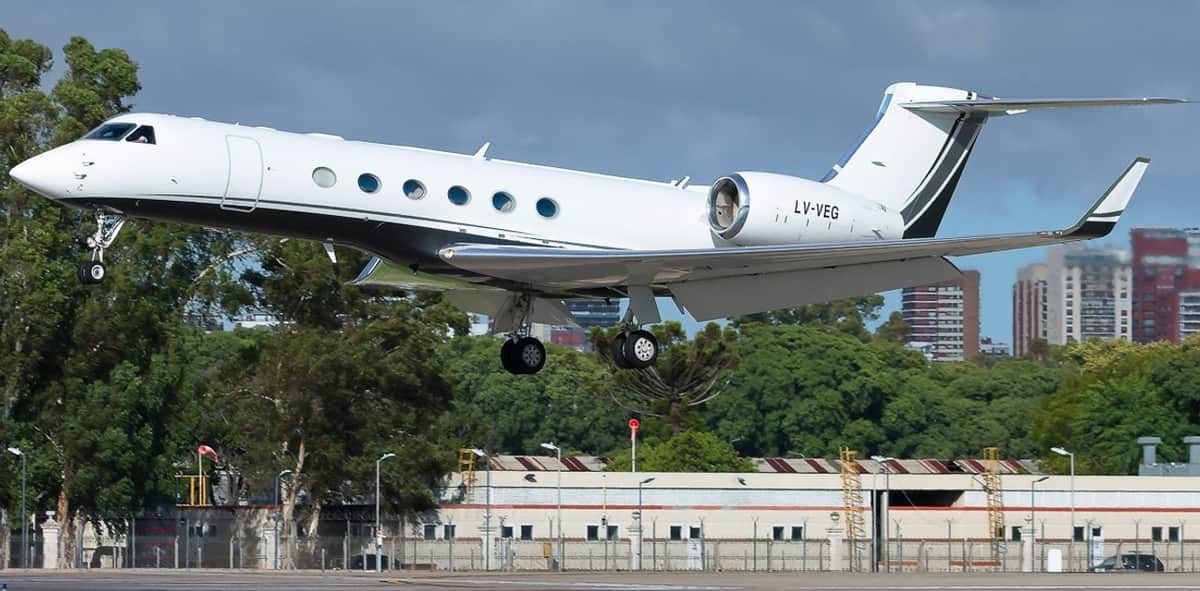 Milei viajó a Nueva York en un avión privado porque el avión presidencial está en mantenimiento