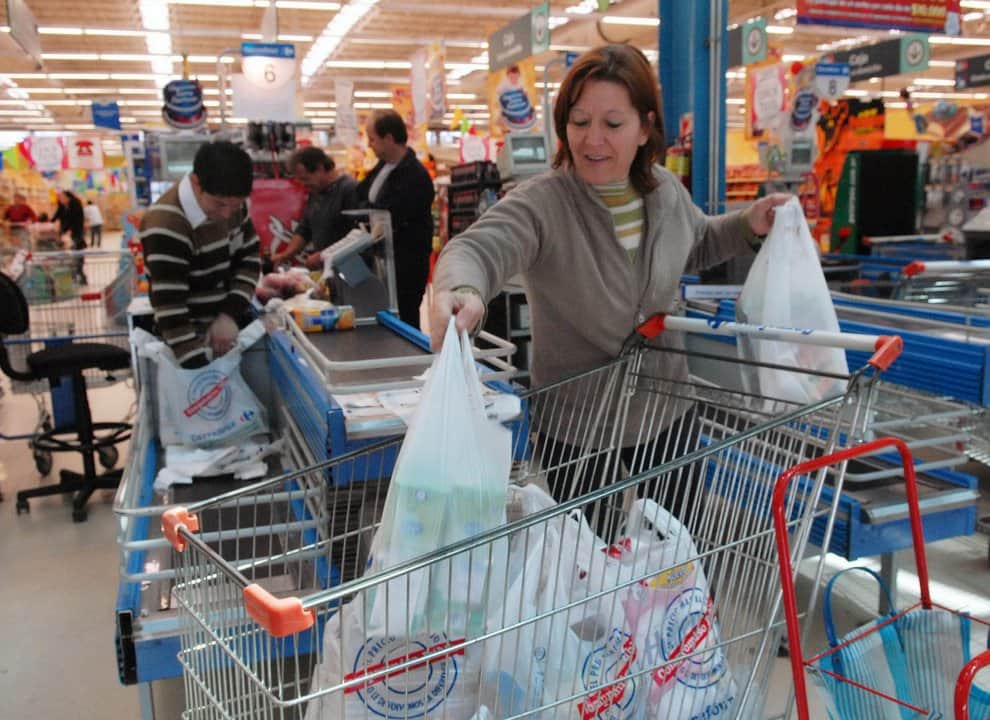 El consumo masivo sumó otra caída en supermercados, kioscos y mayoristas durante agosto