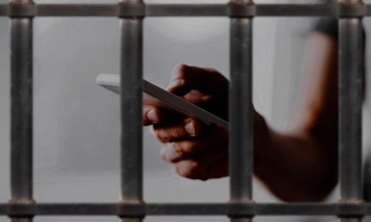 La fiscal víctima de un intento de asesinato trabaja para regular el uso de celulares en las cárceles