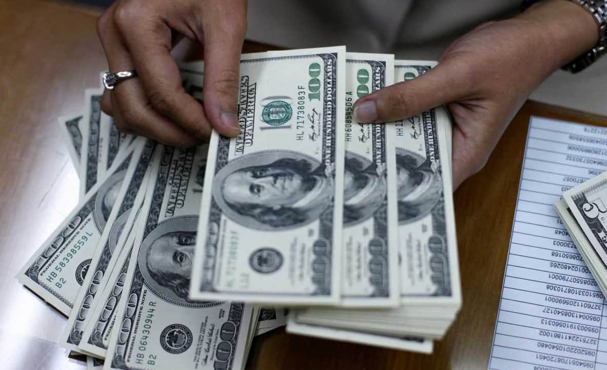 El dólar encadenó su tercera alza consecutiva