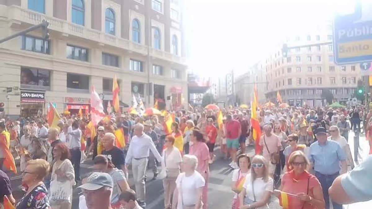 Unos 20.000 españoles enojados con Pedro Sánchez se manifestaron en Madrid