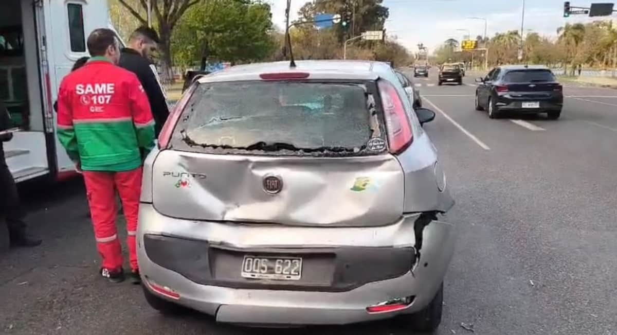Choque entre dos autos dejó cinco personas asistidas en Palermo