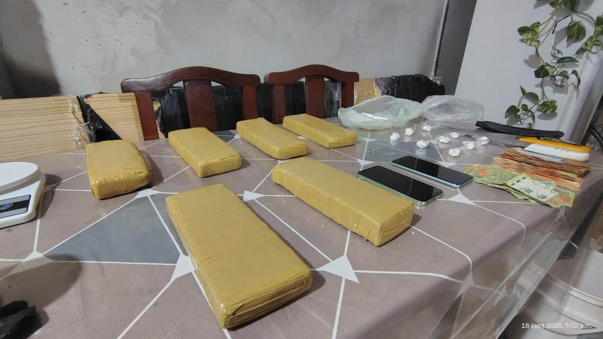 Detienen a cinco personas y secuestran cocaína y casi 20 kilos de marihuana tras operativos en Ciudad Oculta