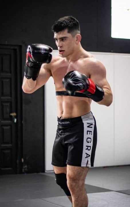 Kevin Vallejos peleará contra el excampeón de UFC Aljamain Sterling para acercarse al título