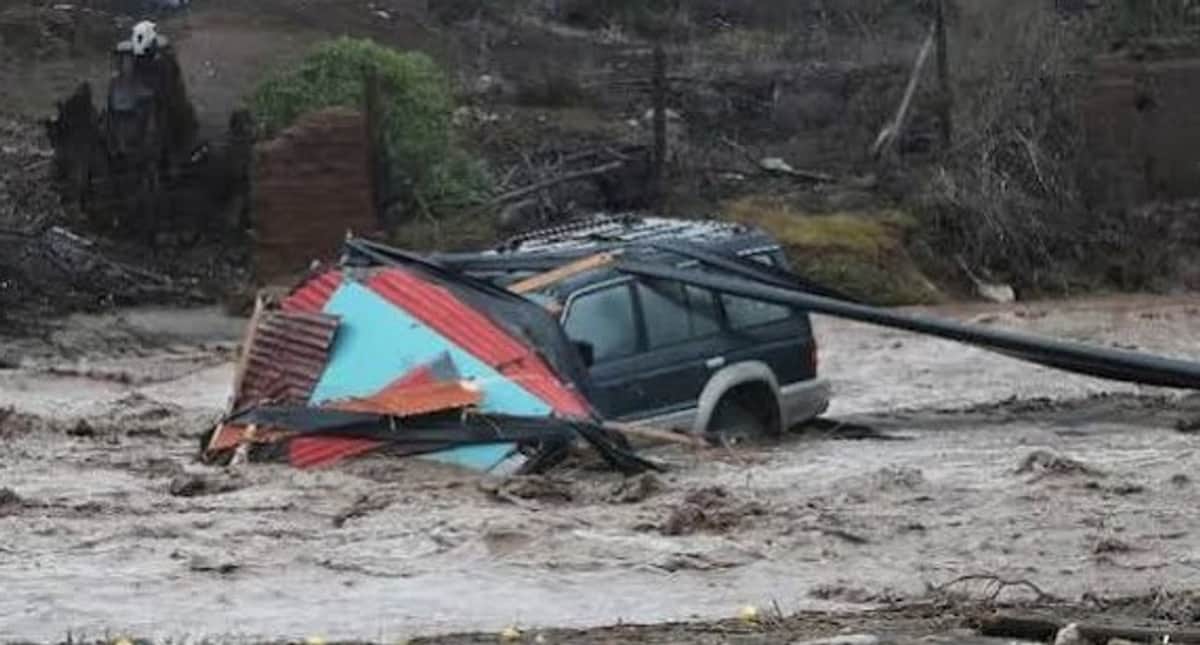 Impactante aluvión en Santiago de Chile y sus alrededores